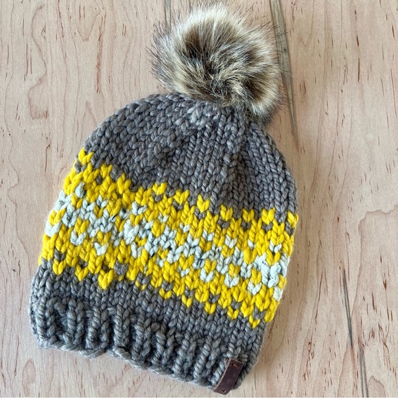 Hand Knit Toque with PomPom - Picture 2 of 5